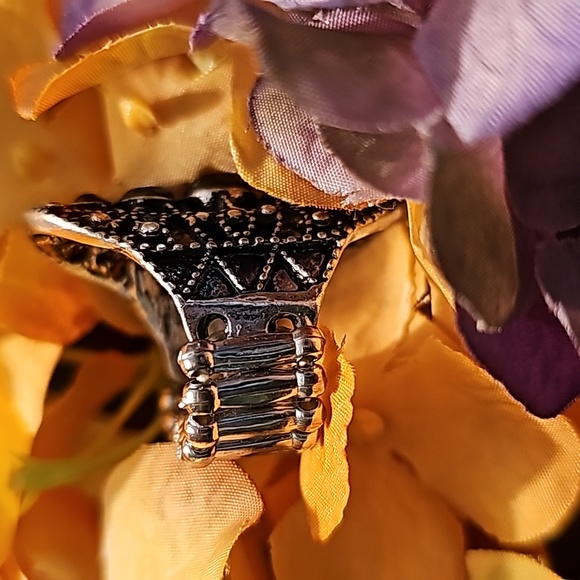 Costume Ring - Picture 4 of 8